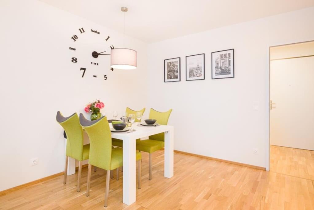 Premium City Apartment With Balcony! Free Garage Parking Included! ウィーン エクステリア 写真