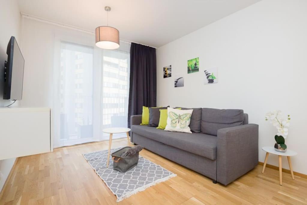Premium City Apartment With Balcony! Free Garage Parking Included! ウィーン エクステリア 写真